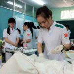 Giải mã câu hỏi có nên học ngành Y từ chính các bác sĩ tương lai | Edu2Review