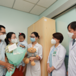 Bác sĩ Bệnh viện Đại học Y dược TP.HCM ghép gan thành công cho bé gái 2 tuổi