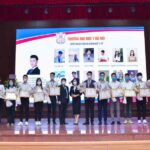 Có nhiều thầy cô giáo, sinh viên Đại học Y Hà Nội tình nguyện đi chống dịch COVID-19 liên tục