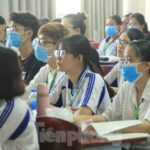 Đào tạo một bác sĩ tốn nửa tỷ đồng: Có đủ không?