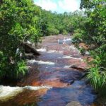 Suối Đá Bàn – nơi vui chơi của các tiên nữ |