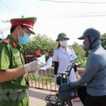 Ngày đầu tiên Đồng Nai áp dụng kiểm tra giấy xét nghiệm âm tính | Xã hội | Vietnam+ (VietnamPlus)