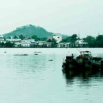 Những ngọn núi ven sông