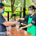 Nới lỏng giãn cách: Mừng và lo