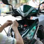 Bình ắc quy xe Airblade nằm ở đâu?