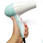 Chữa trị các bệnh “trúng mưa”, sốt rét, tê bàn tay bằng máy sấy tóc