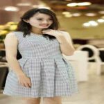 Kẻ caro mẫu thời trang công sở không bao giờ hết hot