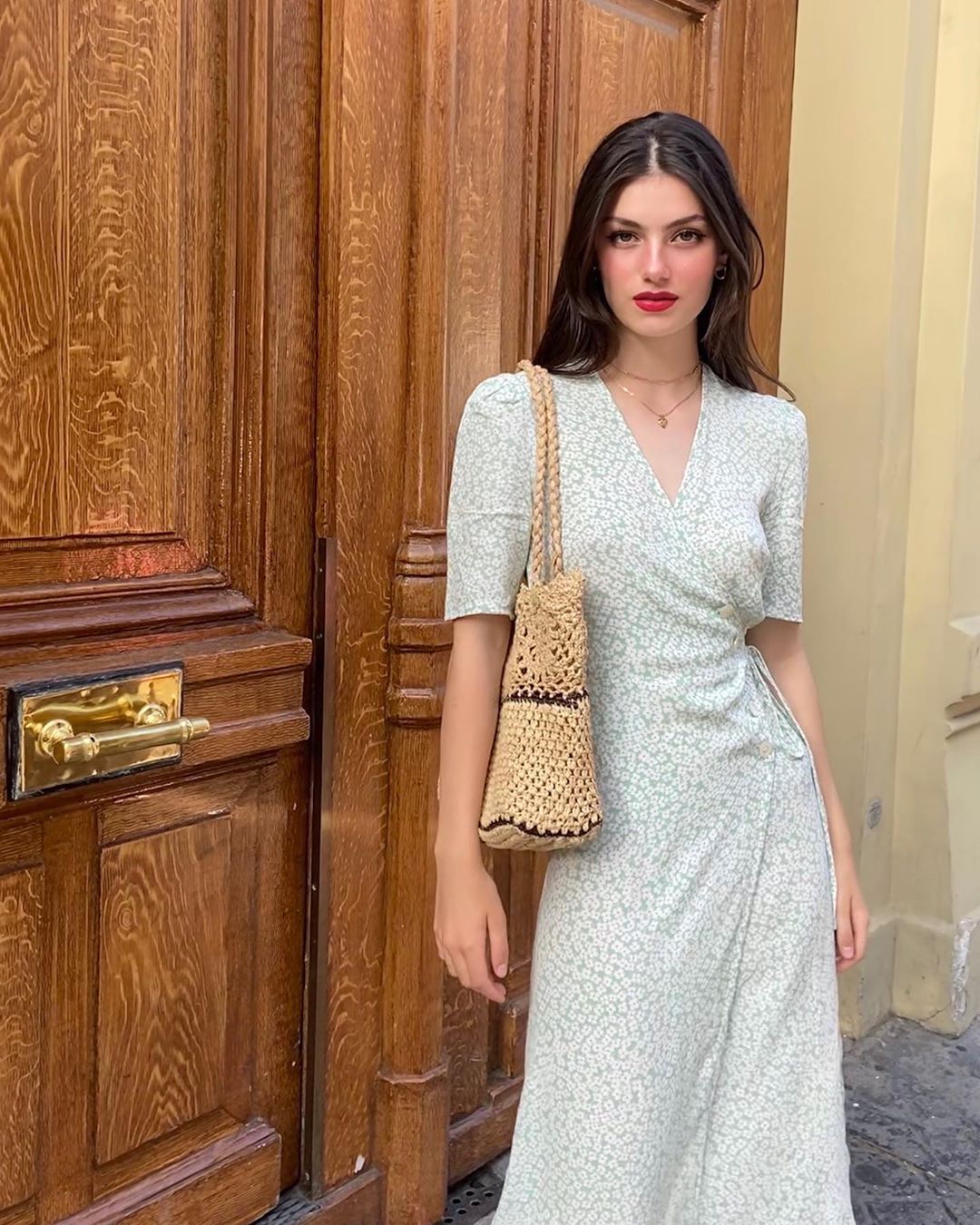 Để diện đồ công sở chuẩn xinh và thanh lịch không kém phụ nữ Pháp, chị em chỉ cần sắm 5 items này - Ảnh 11.