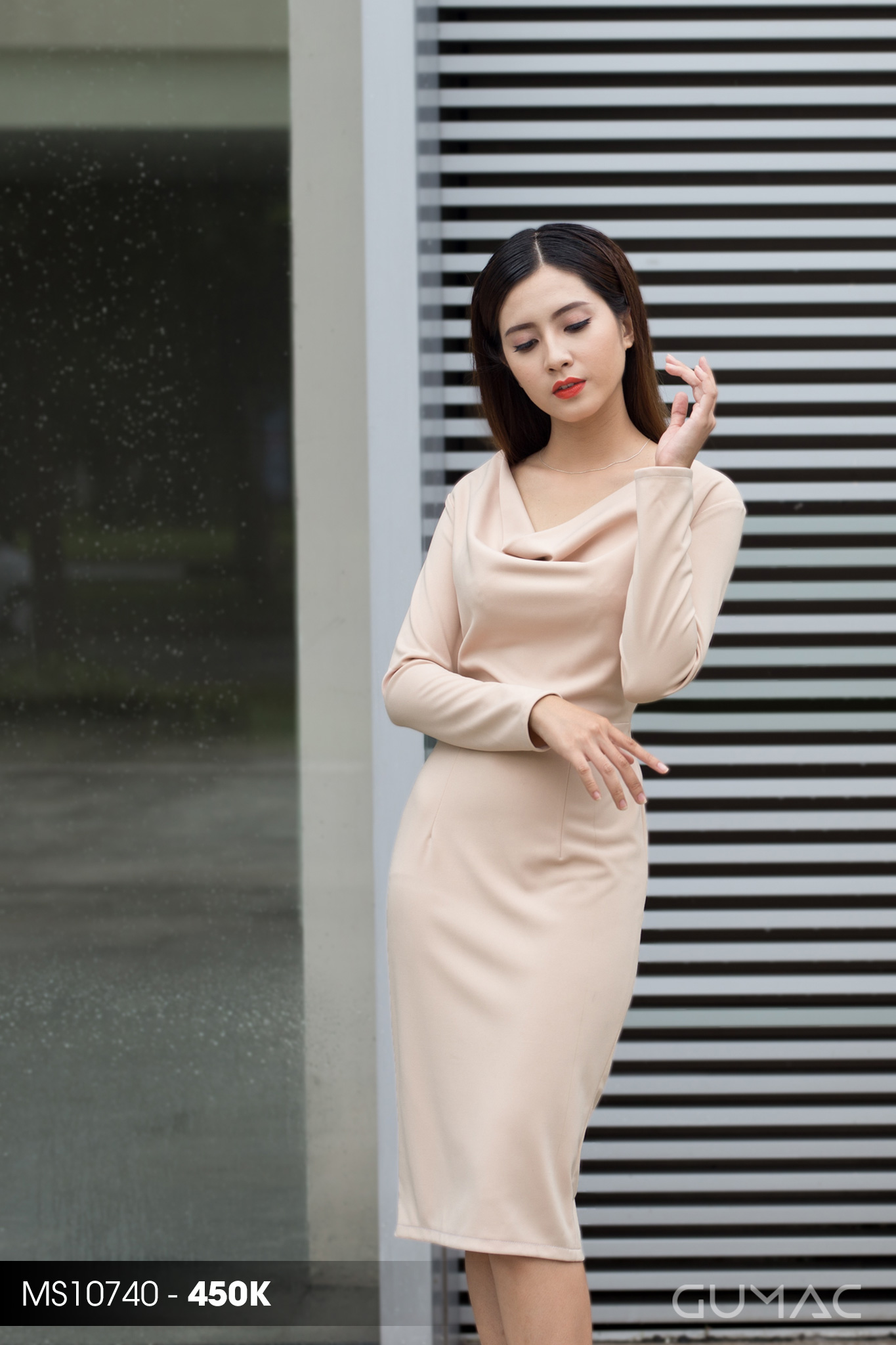 Thiết kế váy đầm dài tay màu nude