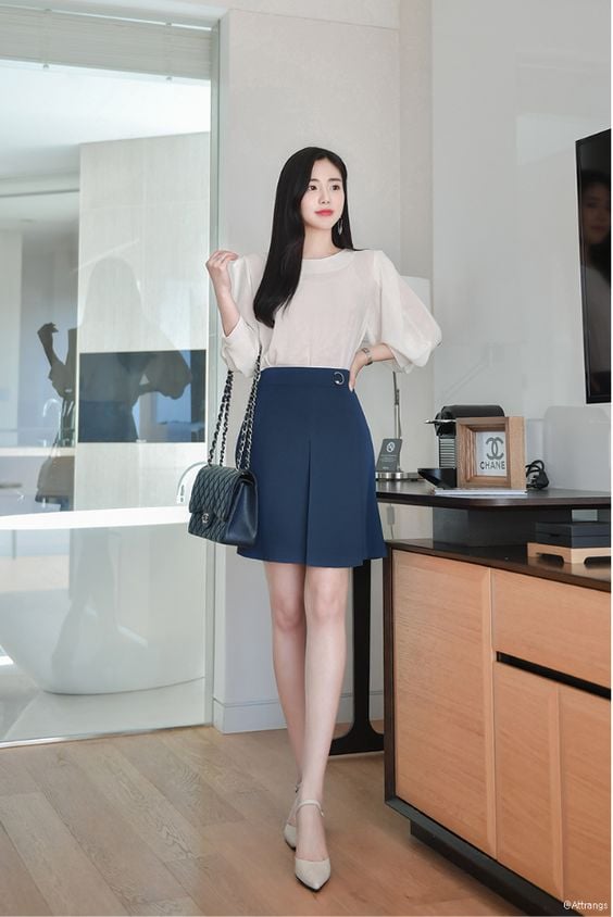 ao-kieu-phoi-cung-chan-vay-chu-a