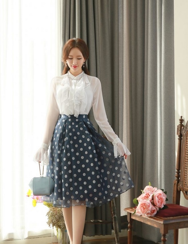 Áo sơ mi mặc cùng chân váy công chúa