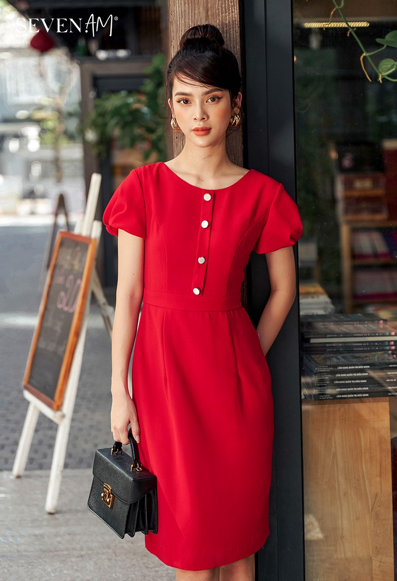 Đầm liền màu đỏ