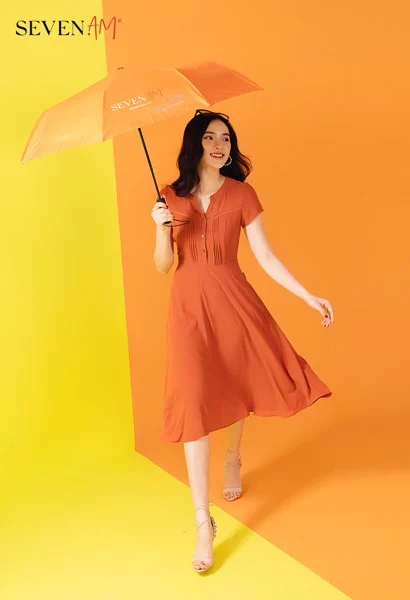 Mẫu đầm cam tươi trẻ
