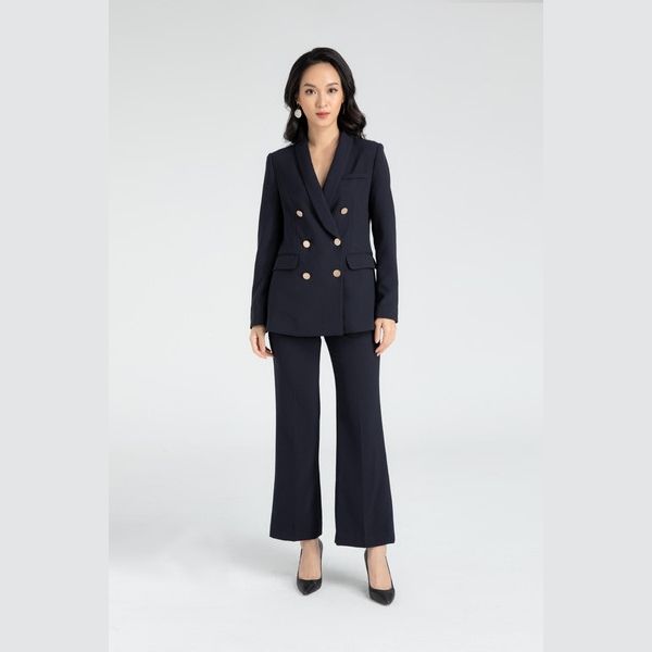 Cách diện full đen được nhiều chị em yêu thích