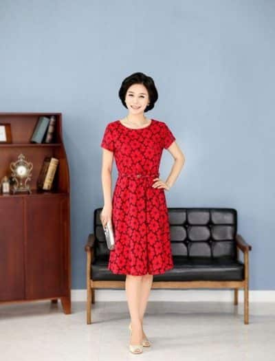 Mẫu đầm dáng dài phù hợp cho chị em tuổi 40