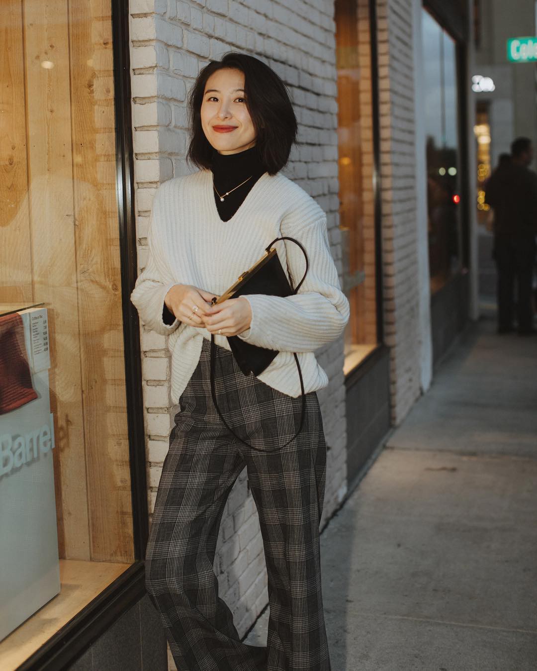 10 công thức diện đồ “không áo khoác” dành cho nàng công sở thường xuyên ngồi văn phòng - Ảnh 3.