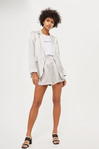 cach phoi ao vest trang nu