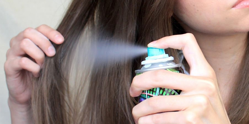 Dùng xịt khô tóc giúp tóc nhanh khô hơn