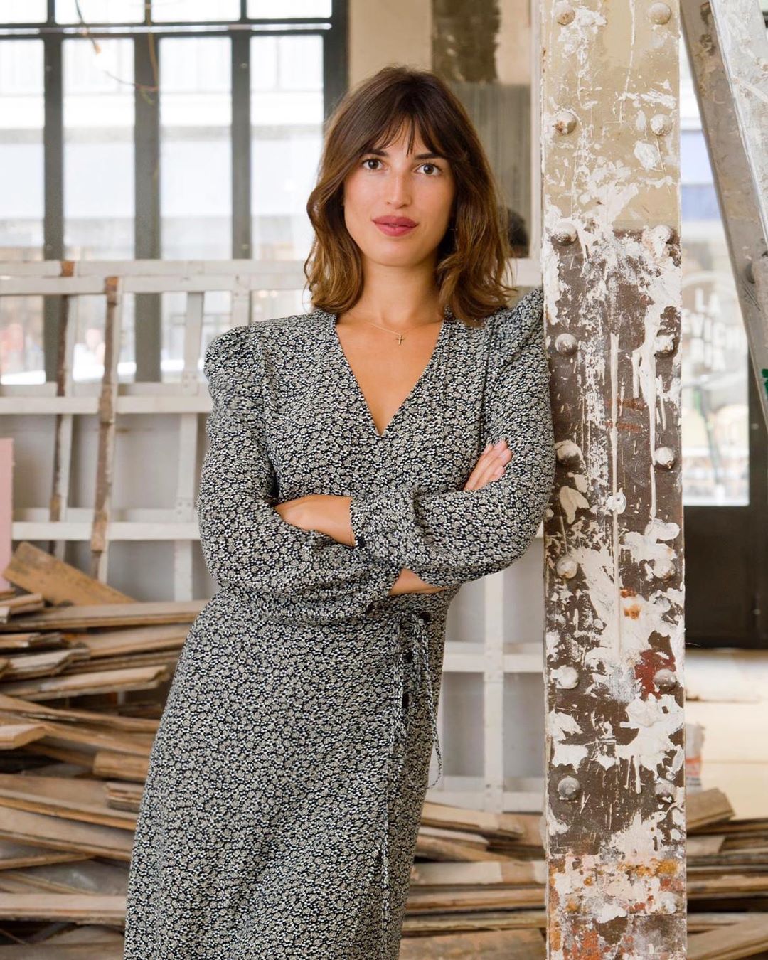 Để diện đồ công sở chuẩn xinh và thanh lịch không kém phụ nữ Pháp, chị em chỉ cần sắm 5 items này - Ảnh 13.