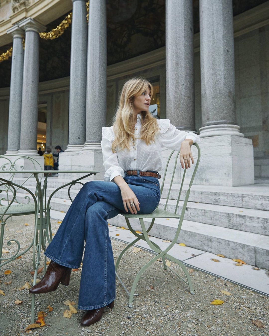 Để diện đồ công sở chuẩn xinh và thanh lịch không kém phụ nữ Pháp, chị em chỉ cần sắm 5 items này - Ảnh 20.