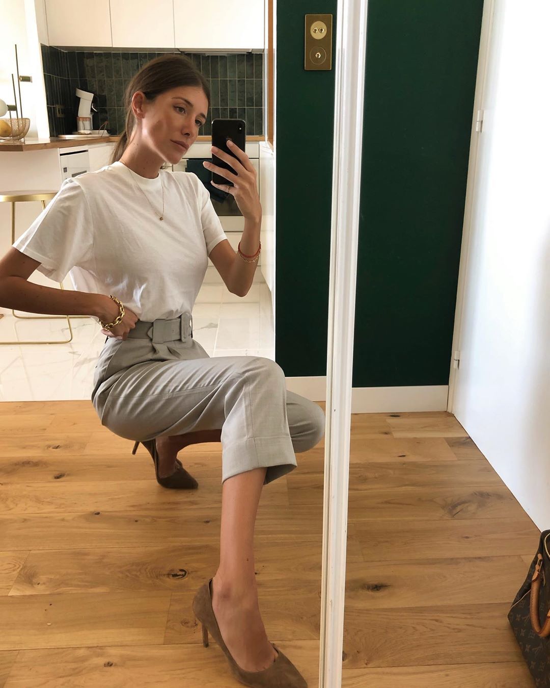 Để diện đồ công sở chuẩn xinh và thanh lịch không kém phụ nữ Pháp, chị em chỉ cần sắm 5 items này - Ảnh 9.