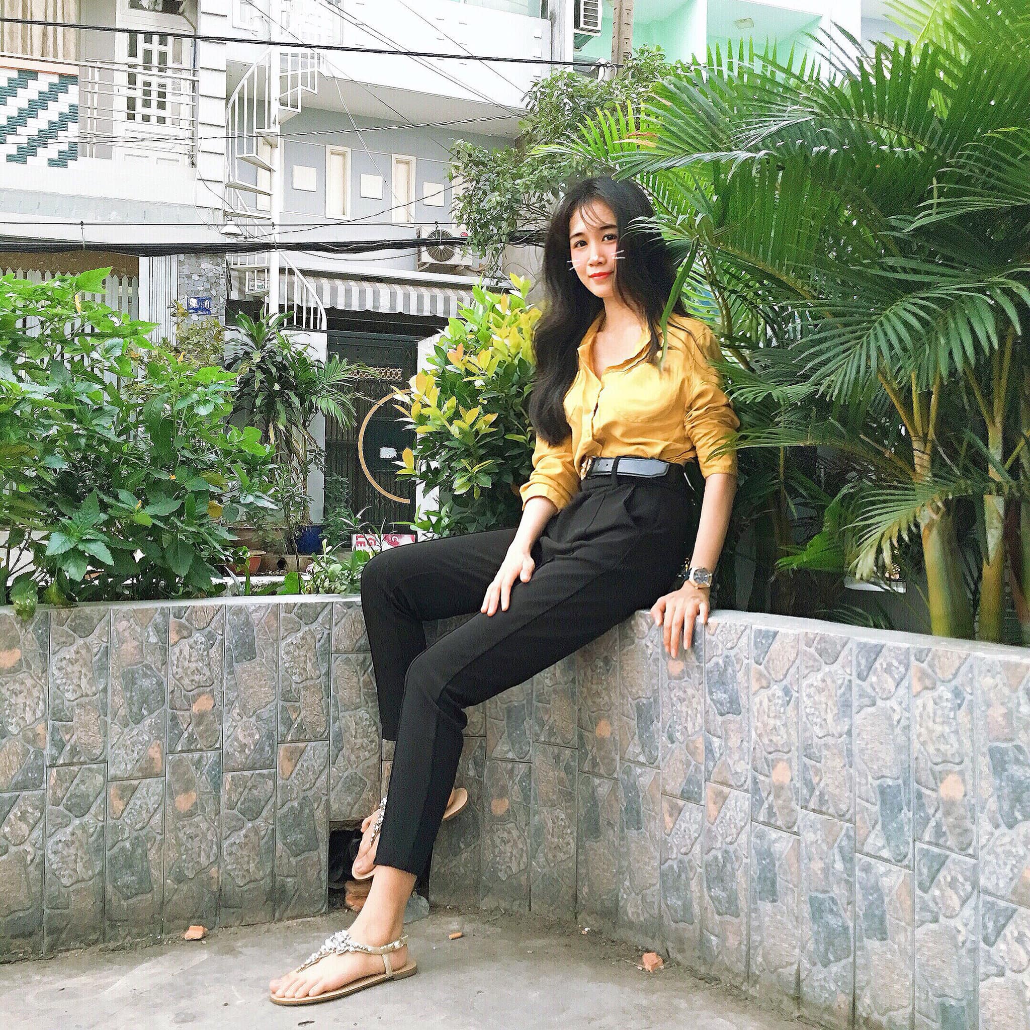 Kiểu áo sơ mi nữ dễ thương diện nơi công sở, đi học, đi làm... (ảnh: Võ Thị An Trường)