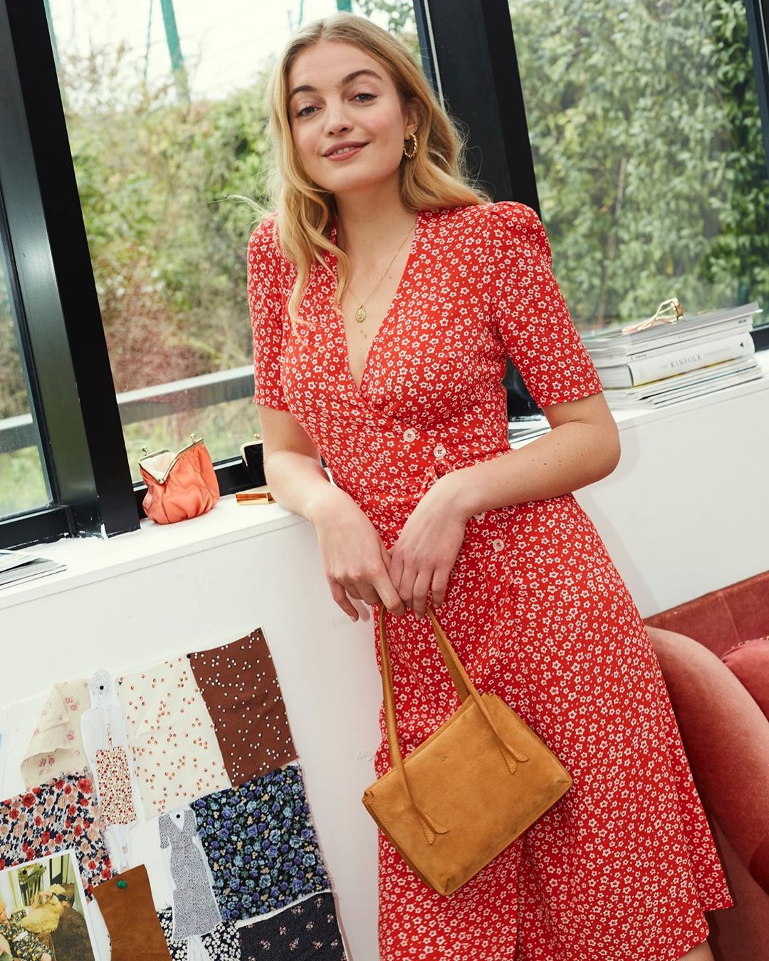 Để diện đồ công sở chuẩn xinh và thanh lịch không kém phụ nữ Pháp, chị em chỉ cần sắm 5 items này - Ảnh 14.