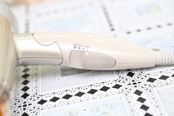 Máy có công tắc gạt rất dễ để điều chỉnh các chế độ