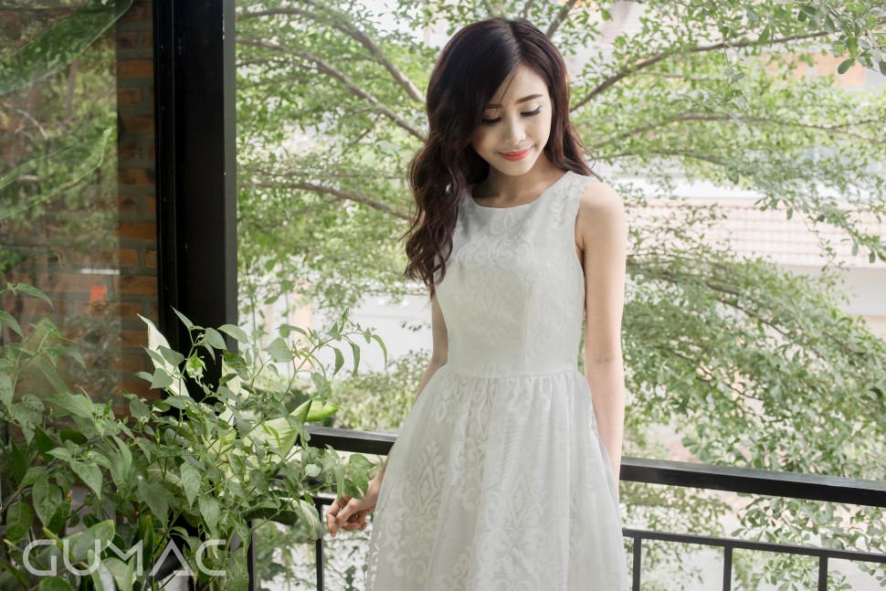 Đầm ren 2 lớp màu trắng tay ngắn