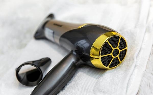 Những công dụng bất ngờ của máy sấy tóc ít người biết