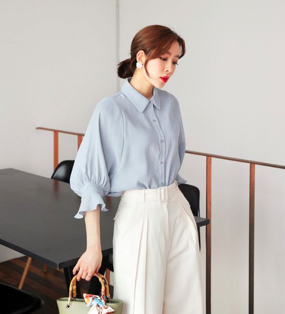 Quần tây ống đứng với áo sơ mi cổ bẻ cho các nàng công sở