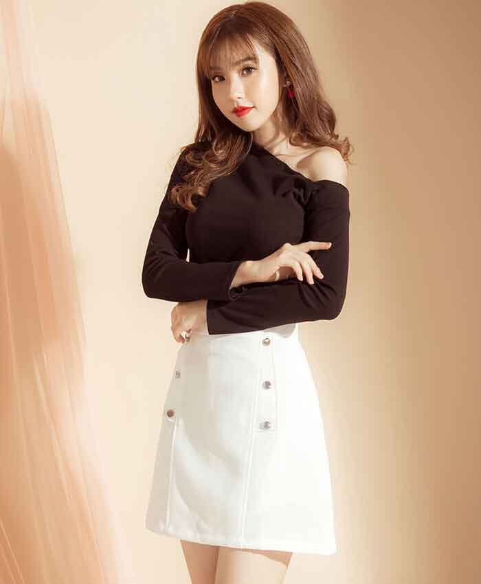 Cực quyến rũ, thu hút ảnh nhìn với áo hở vai