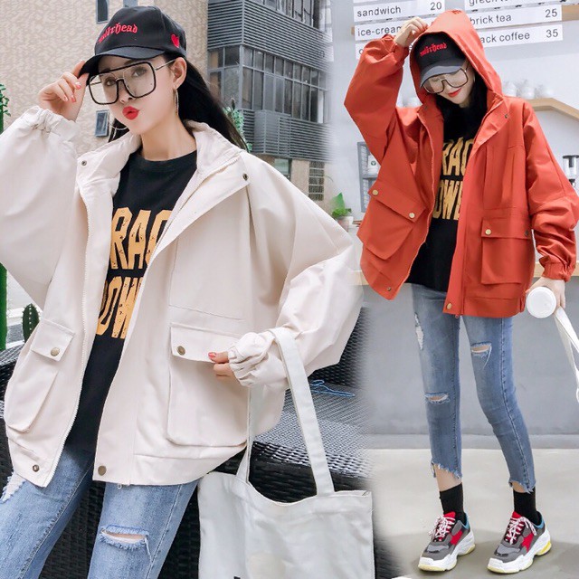 Phong cách street style tạo nét năng động khi diện áo khoác với quần jeans