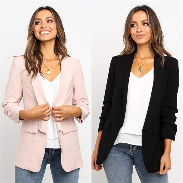 Áo khoác blazer luôn thu hút mọi người với phong cách công sở thanh lịch 