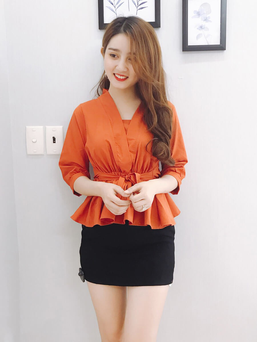 ao-nu-cong-so-dang-xoe-phoi-that-lung