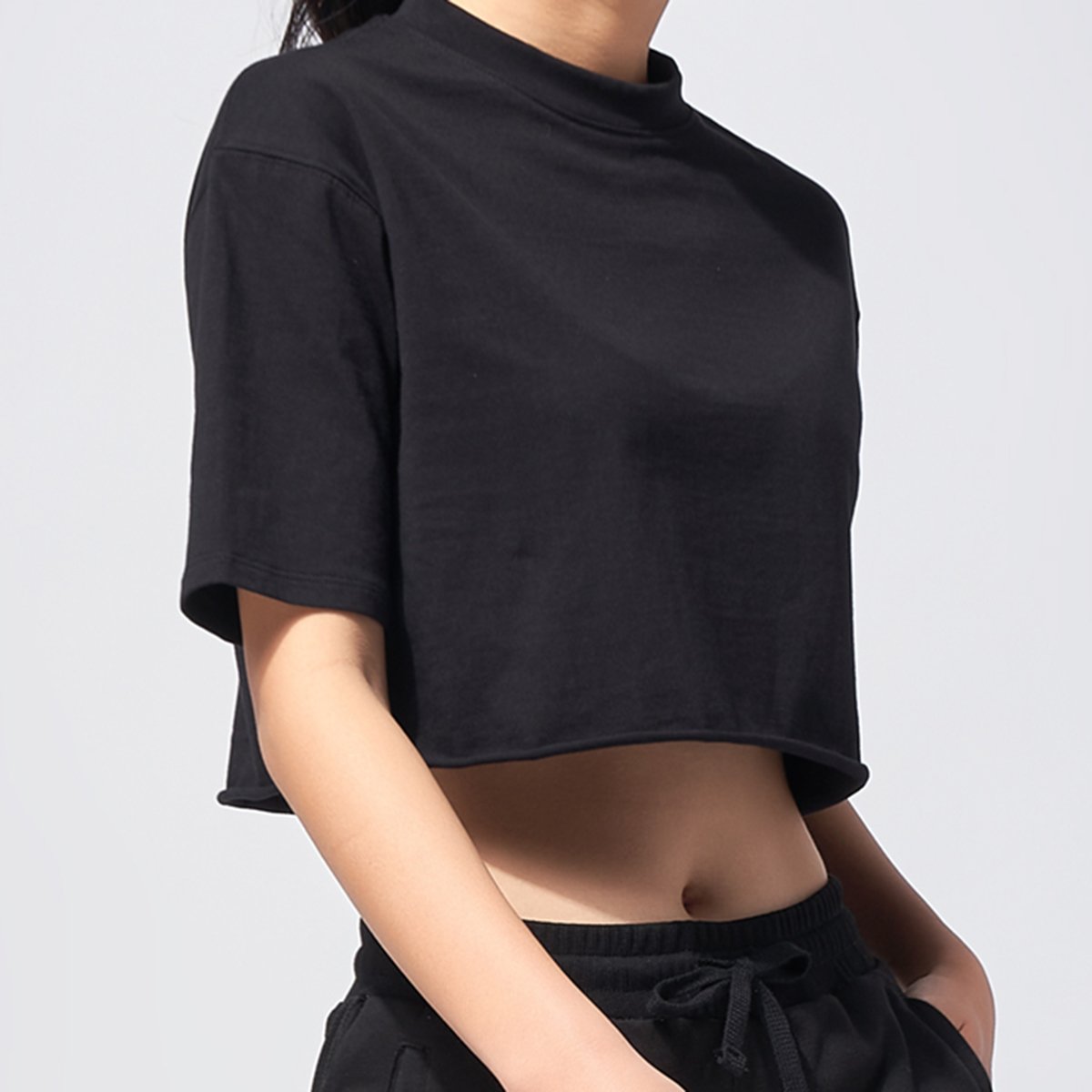 ao-so-mi-nu-den-dang-crop-top