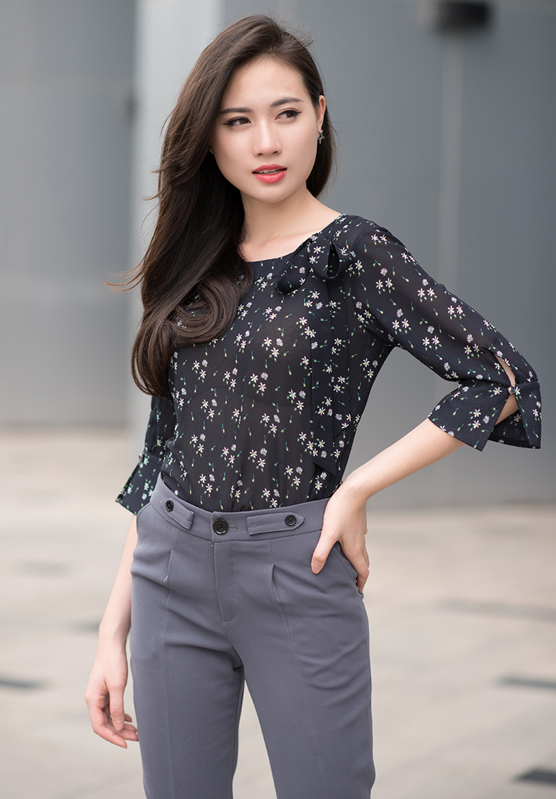 ao-so-mi-nu-den-voan-phoi-hoa-tiet-hoa-la