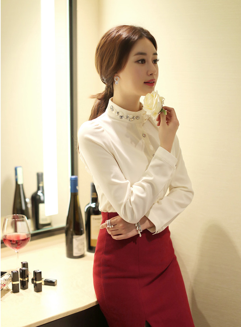 ao-so-mi-trang-nu-cong-so-co-tru-co-hoa-tiet