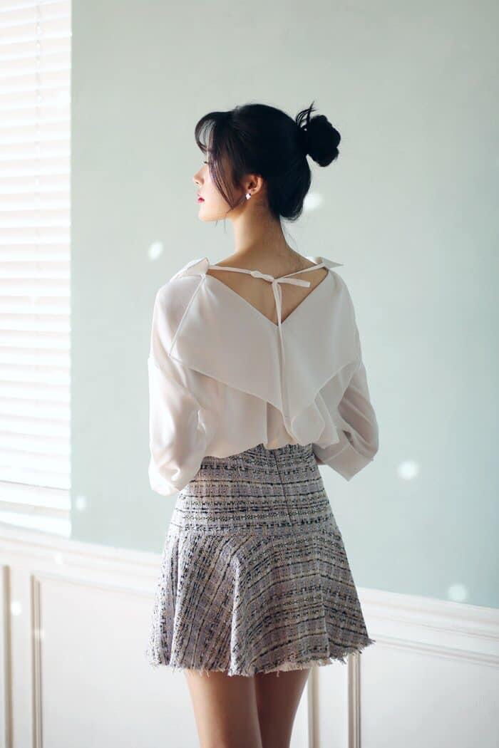 ao-so-mi-trang-nu-cong-so-dep-phoi-day-cot-sau-lung