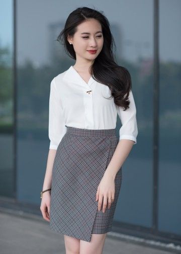 ao-trang-nu-cong-so-co-chu-v-tay-lo