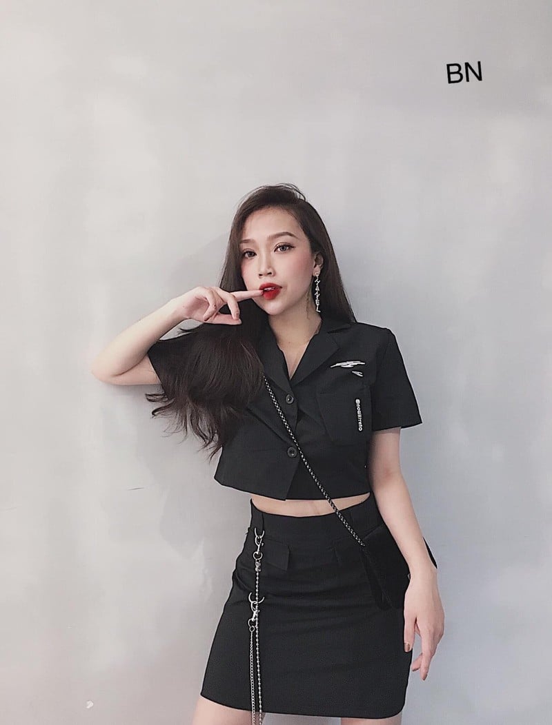 Áo vest nữ chân váy đen