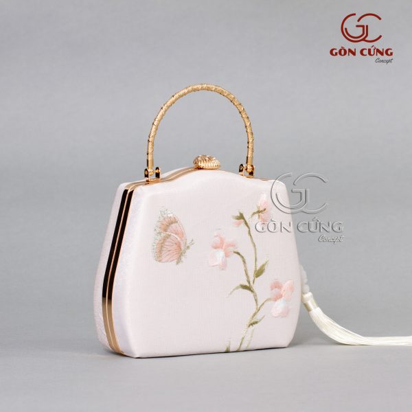 Túi xách với các chi tiết được thêu kỳ công cho cô nàng công sở