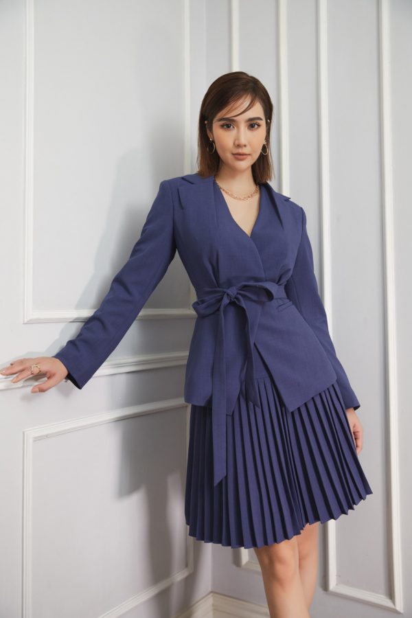 Vest chéo tà và thắt lưng độc đáo