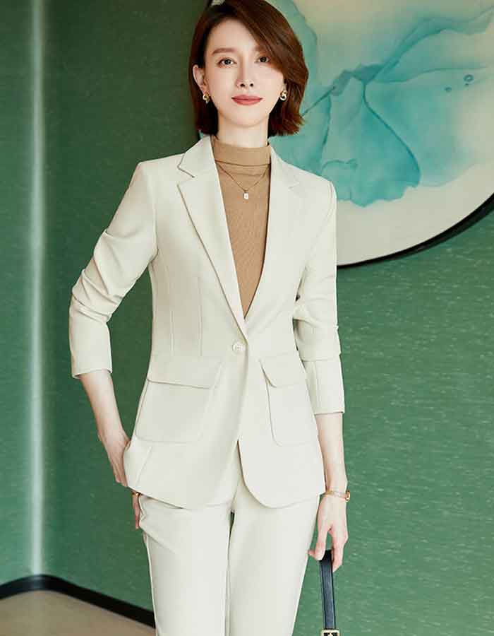 Mẫu bộ đồ vest nữ cho các cô nàng văn phòng tạo vẻ thanh lịch