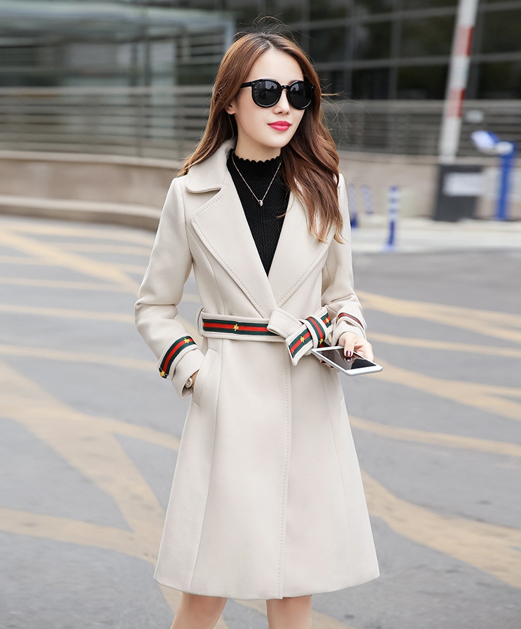 Váy sát nách cùng áo khoác dạ