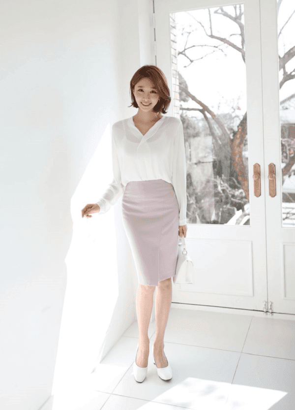 Phong cách 12: Áo kiểu cùng chân váy bút chì