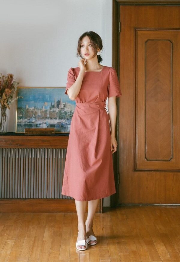 Phong cách 19: Trang phục công sở là đầm đơn sắc