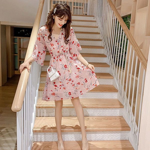 Phong cách 20: Trang phục công sở là đầm họa tiết