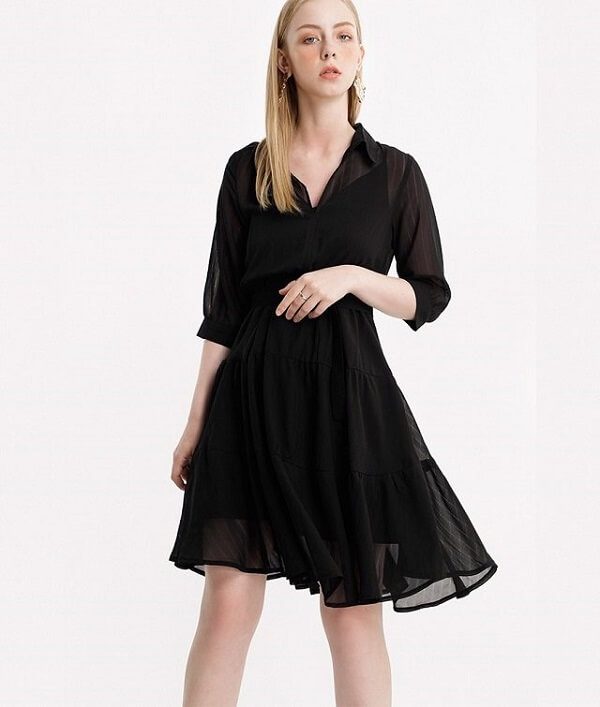 Váy với chiếc cổ xẻ tim mang đến cho bạn nét hấp dẫn và nữ tính hơn và trông dáng người thanh gọn hơn