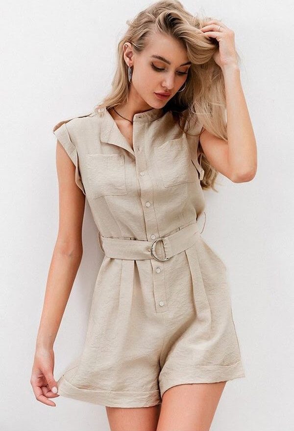 Bạn nên lựa chọn những bộ jumpsuit có chiều dài ngắn trên đầu gối của bạn để ăn gian chiều cao một cách hiệu quả